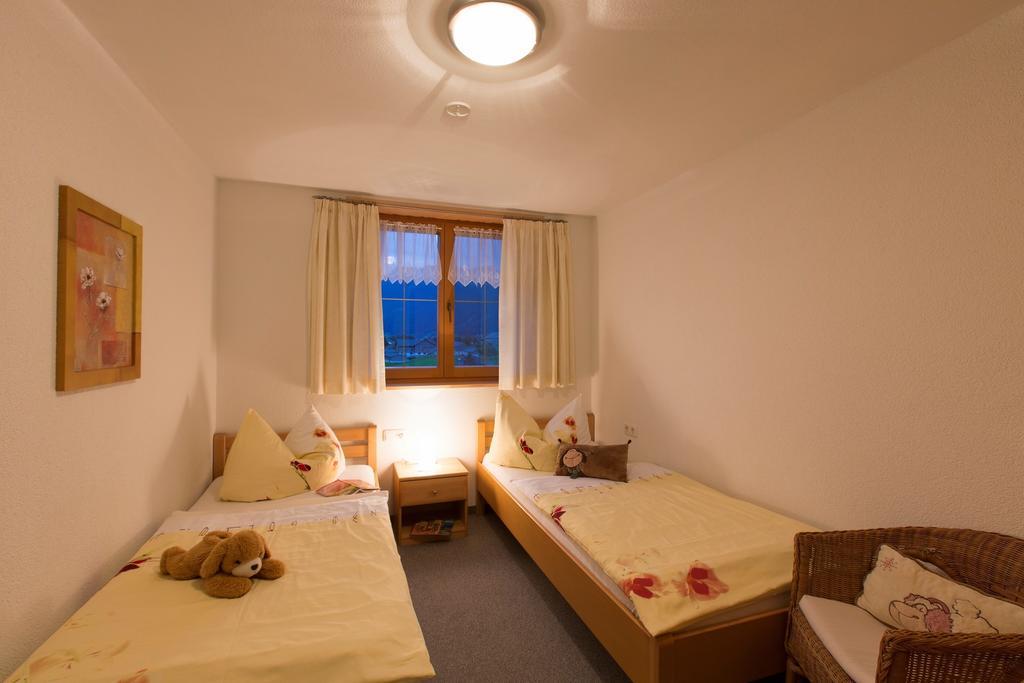 Appartment Hammerer Schwarzenberg im Bregenzerwald Zimmer foto
